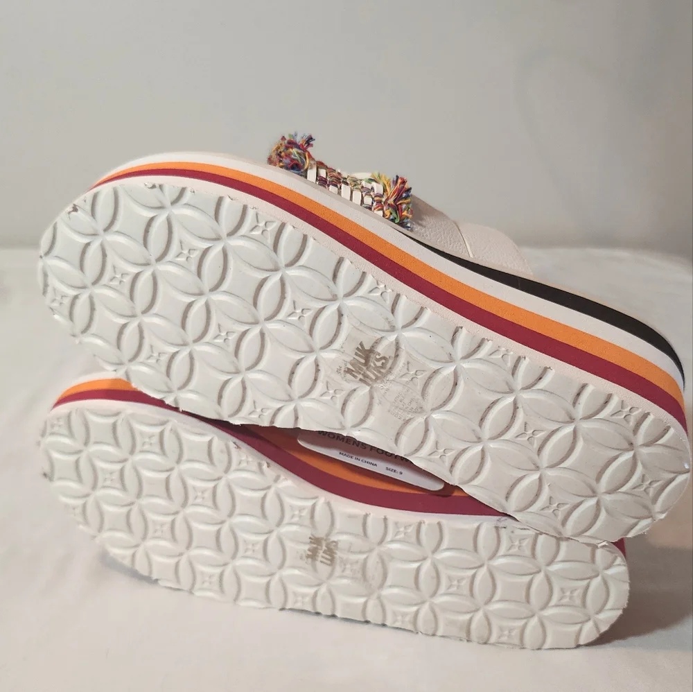 NWT Muk Luks White and Red Platform Shoes with Playful Design 9